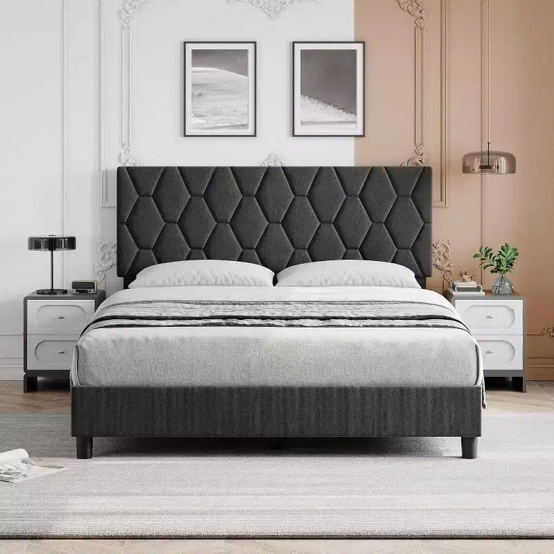 Telaio letto a piattaforma imbottito con testiera in lino e supporto a doghe in legno