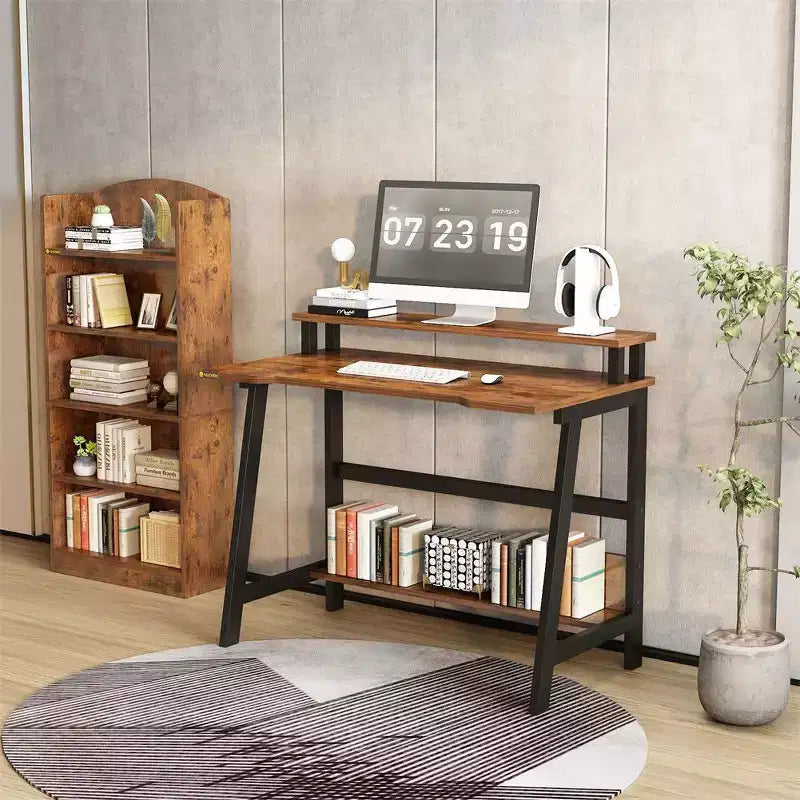 Scrivania per Computer da 31,5" con Cassetto, Supporto Monitor, Cassettiera, Ripiani e Ganci – Marrone