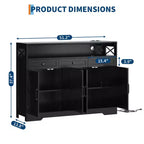Mobile buffet credenza da 130 cm stile rustico con stazione di ricarica, 3 cassetti e 4 ante scorrevoli – Armadio dispensa da cucina per bar con ripiani in legno