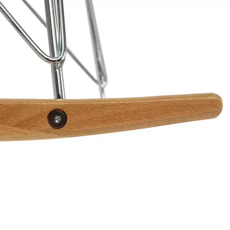 Moderna sedia a dondolo imbottita con dondoli e braccioli in legno