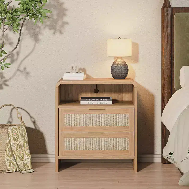Comodino in Legno Rustico e Rattan con 2 Cassetti, Stazione di Ricarica e Luce Notturna a LED